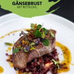 Köstliche Gänsebrust auf Rotkohl, kunstvoll angerichtet nach einem Rezept von Luis Dias mit Finisher Gewürzmischung.