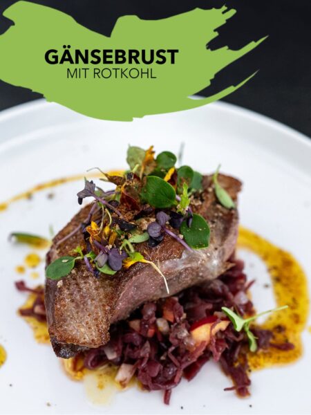 Köstliche Gänsebrust auf Rotkohl, kunstvoll angerichtet nach einem Rezept von Luis Dias mit Finisher Gewürzmischung.