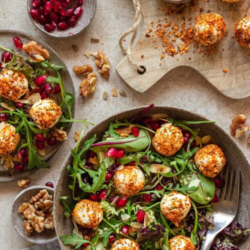 Salat mit Feta Bällchen