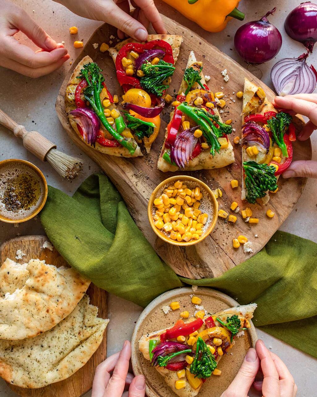 Das Foto zeigt ein bunt belegtes Ciabatta mit gegrilltem Gemüse, gewürzt mit Food Finisher Fisch & Scampi vom Spitzenkoch Luis Dias.