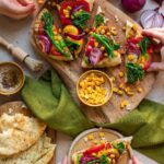 Das Foto zeigt ein bunt belegtes Ciabatta mit gegrilltem Gemüse, gewürzt mit Food Finisher Fisch & Scampi vom Spitzenkoch Luis Dias.