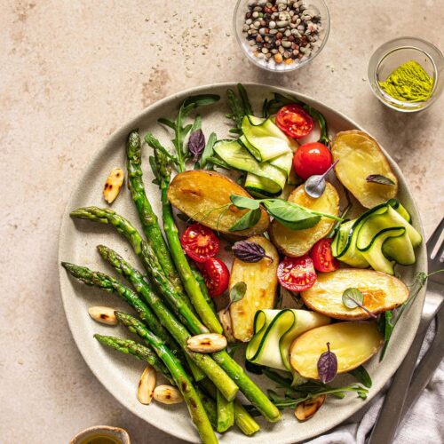 Spargelsalat mit gebackenen Kartoffeln