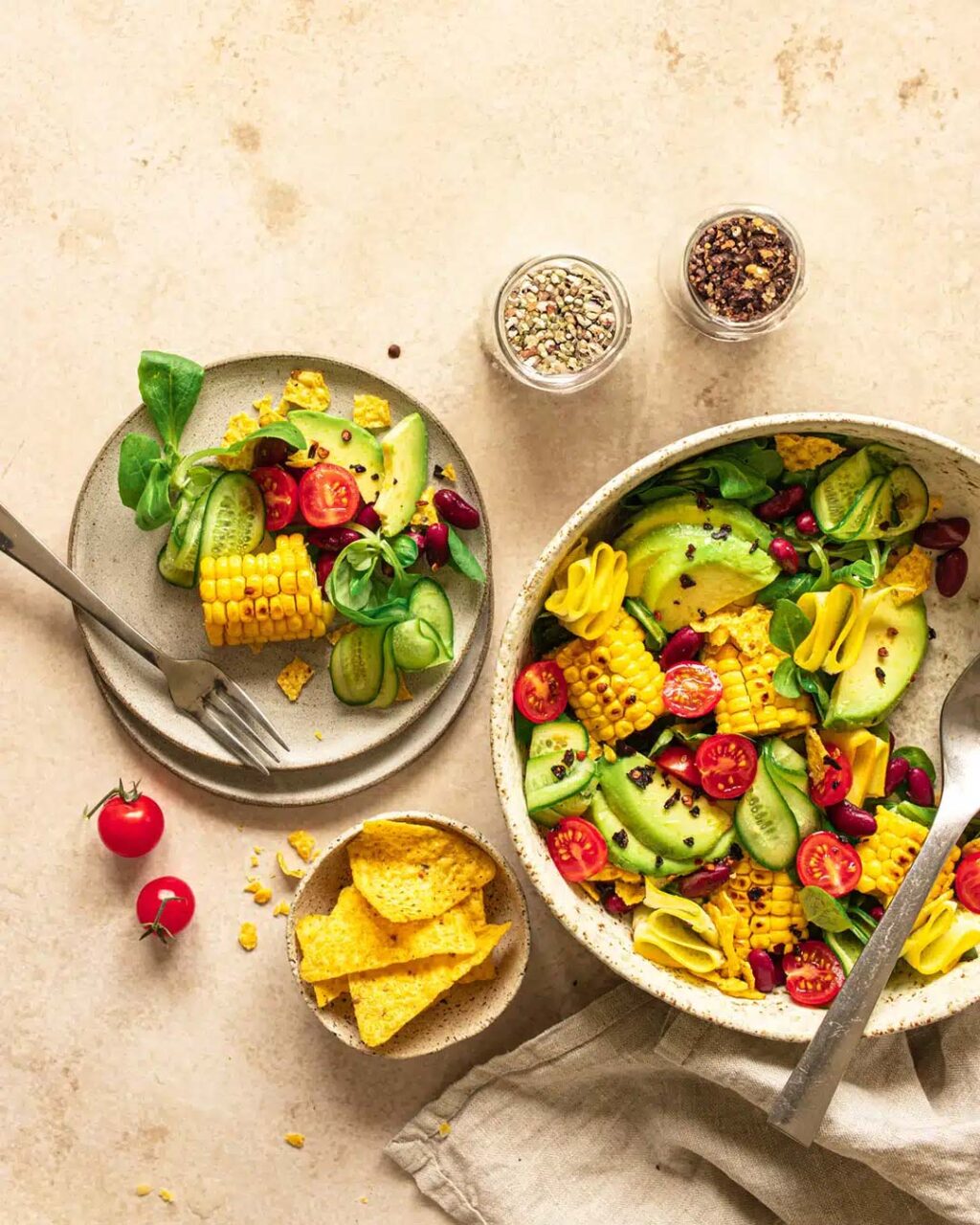 Ein gegrillter Maissalat, zubereitet nach einem Rezept von Spitzenkoch Luis Dias, verfeinert mit der Bio Food Finisher Gewürzmischung für Salat & Bowls.