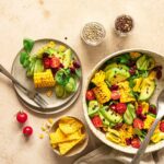 Ein gegrillter Maissalat, zubereitet nach einem Rezept von Spitzenkoch Luis Dias, verfeinert mit der Bio Food Finisher Gewürzmischung für Salat & Bowls.