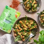 Leckerer Bohnen-Nudelsalat mit Pistazien und glutenfreien Bio Mais-Reis Fusilli von Felicia. Gefinished mit dem Bio Mediterran Food Finisher von Luis Dias.