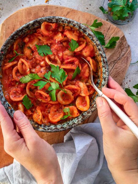 Köstliche weiße Bohnen-Tomate Nudeln mit glutenfreien Bio Orecchiette Nudeln von Felicia und Bio Tomate Food Finisher von Luis Dias