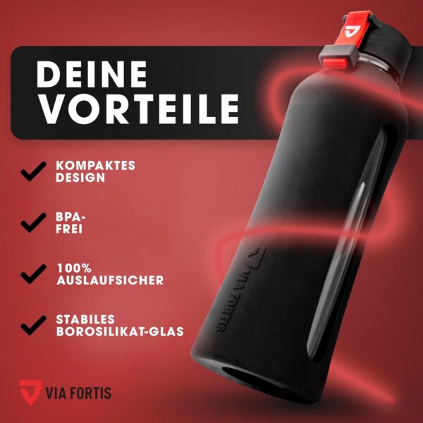 Die VIA FORTIS Glasflasche in Schwarz wird hervorgehoben, um die Vorteile wie kompaktes Design, BPA-Freiheit und Stabilität zu zeigen.