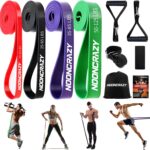 Das Foto zeigt ein komplettes Resistance Bands Set mit 4 Fitnessbändern in unterschiedlichen Farben und Widerstandsstufen, Handgriffen, Türanker und einer Tragetasche.
