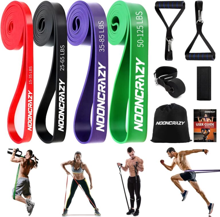 Das Foto zeigt ein komplettes Resistance Bands Set mit 4 Fitnessbändern in unterschiedlichen Farben und Widerstandsstufen, Handgriffen, Türanker und einer Tragetasche.