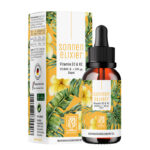 Das Foto zeigt die Verpackung des Sonnenelixiers mit einer Pipettenflasche, auf der die Inhaltsstoffe Vitamin D3 und K2 sowie deren Dosierung (20.000 I.E. + 200 µg) hervorgehoben sind.