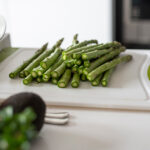 Spitzenkoch Luis Dias gibt Tipps zur perfekten Spargelzeit und verfeinert ein Spargelgericht mit den Food Finisher Spices – den fertig abgestimmten Gewürz-Mixen.