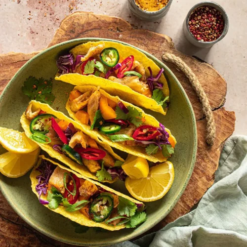Vegane Tacos mit „Chicken“, Paprika & knackigem Gemüse